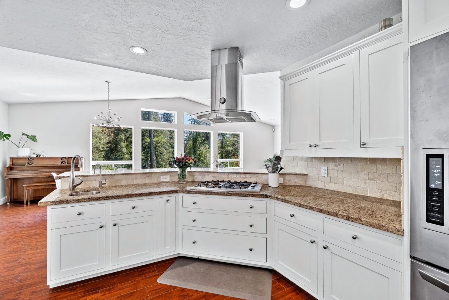 Detail Gallery Image 12 of 72 For 114 Sawyer Cir, Scotts Valley,  CA 95066 - 6 Beds | 4/1 Baths