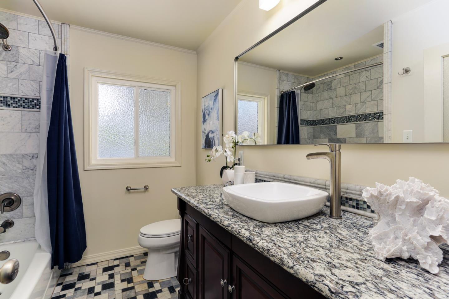 Detail Gallery Image 11 of 34 For 14980 Winchester Blvd, Los Gatos,  CA 95030 - 3 Beds | 2 Baths