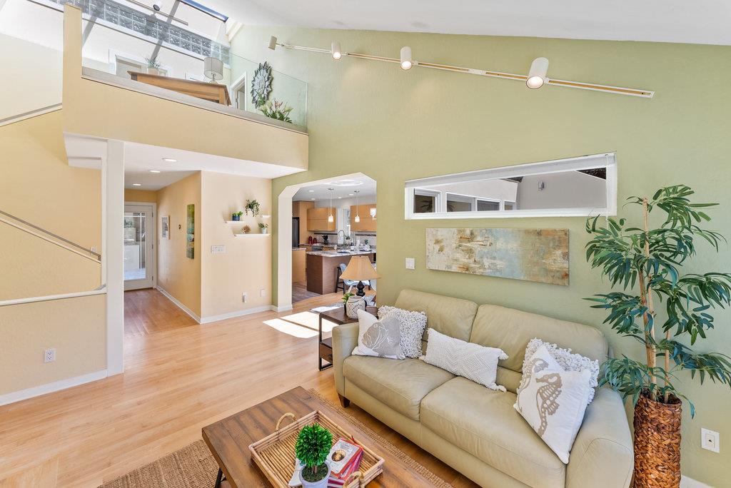Detail Gallery Image 12 of 45 For 661 Cliff Dr, Aptos,  CA 95003 - 3 Beds | 2/1 Baths
