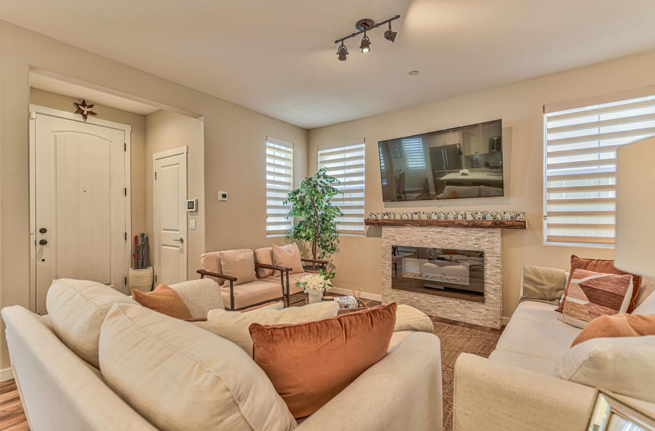 Detail Gallery Image 27 of 52 For 493 Hood Way, Marina,  CA 93933 - 3 Beds | 2/1 Baths