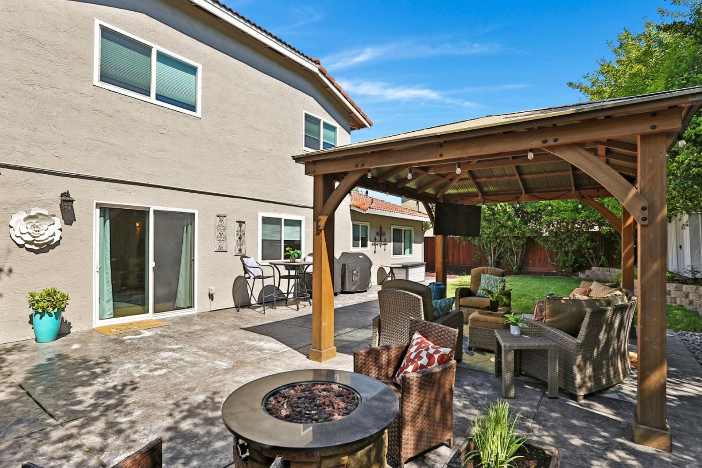 Detail Gallery Image 25 of 30 For 3527 Stacey Ct, Pleasanton,  CA 94588 - 4 Beds | 2/1 Baths