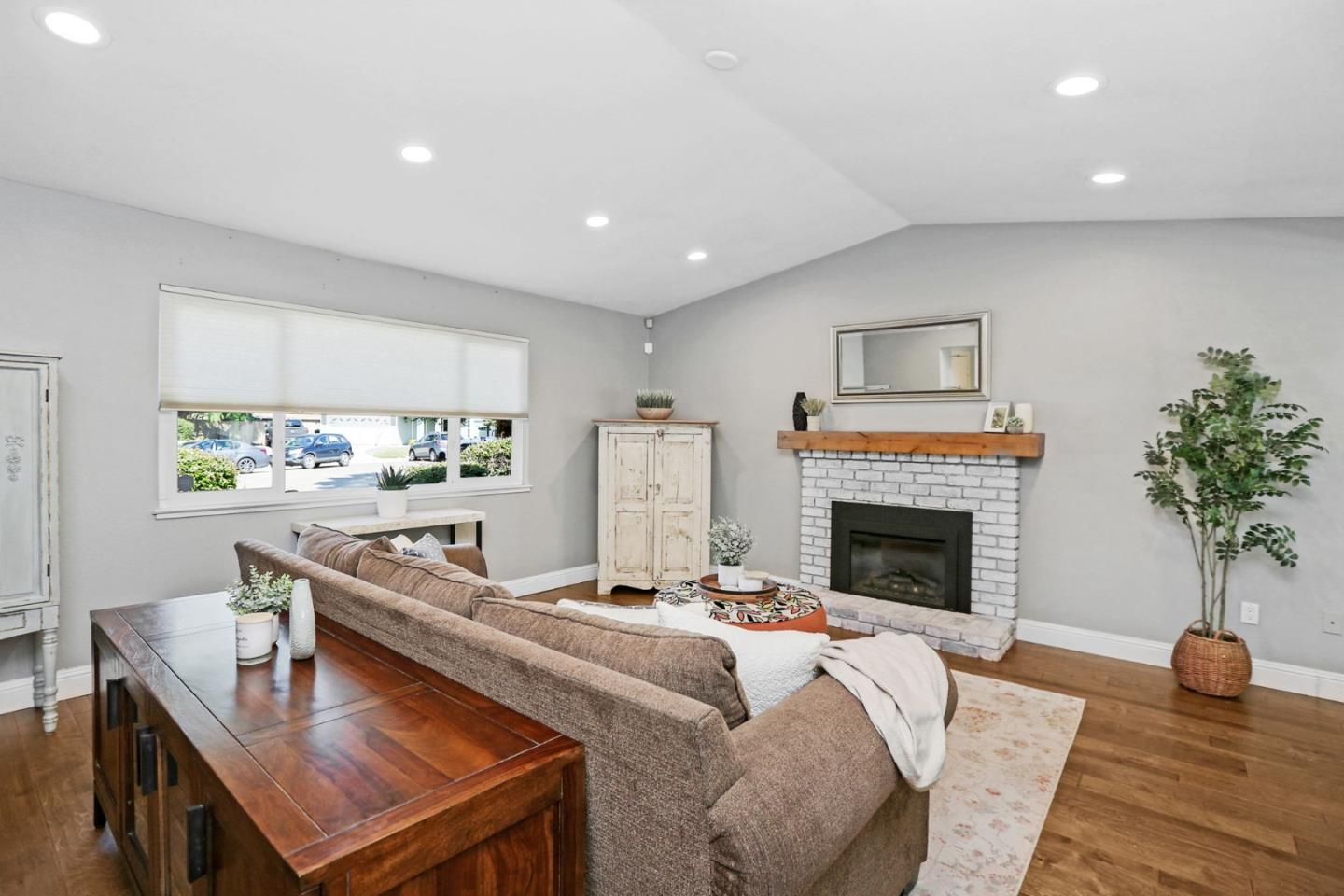 Detail Gallery Image 5 of 30 For 3527 Stacey Ct, Pleasanton,  CA 94588 - 4 Beds | 2/1 Baths