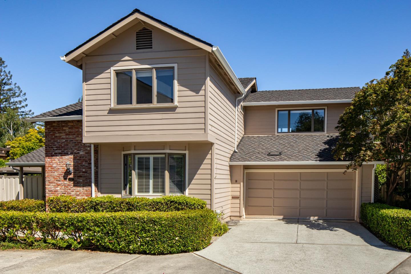 Detail Gallery Image 1 of 19 For 10 Versailles St, Menlo Park,  CA 94025 - 3 Beds | 2/1 Baths