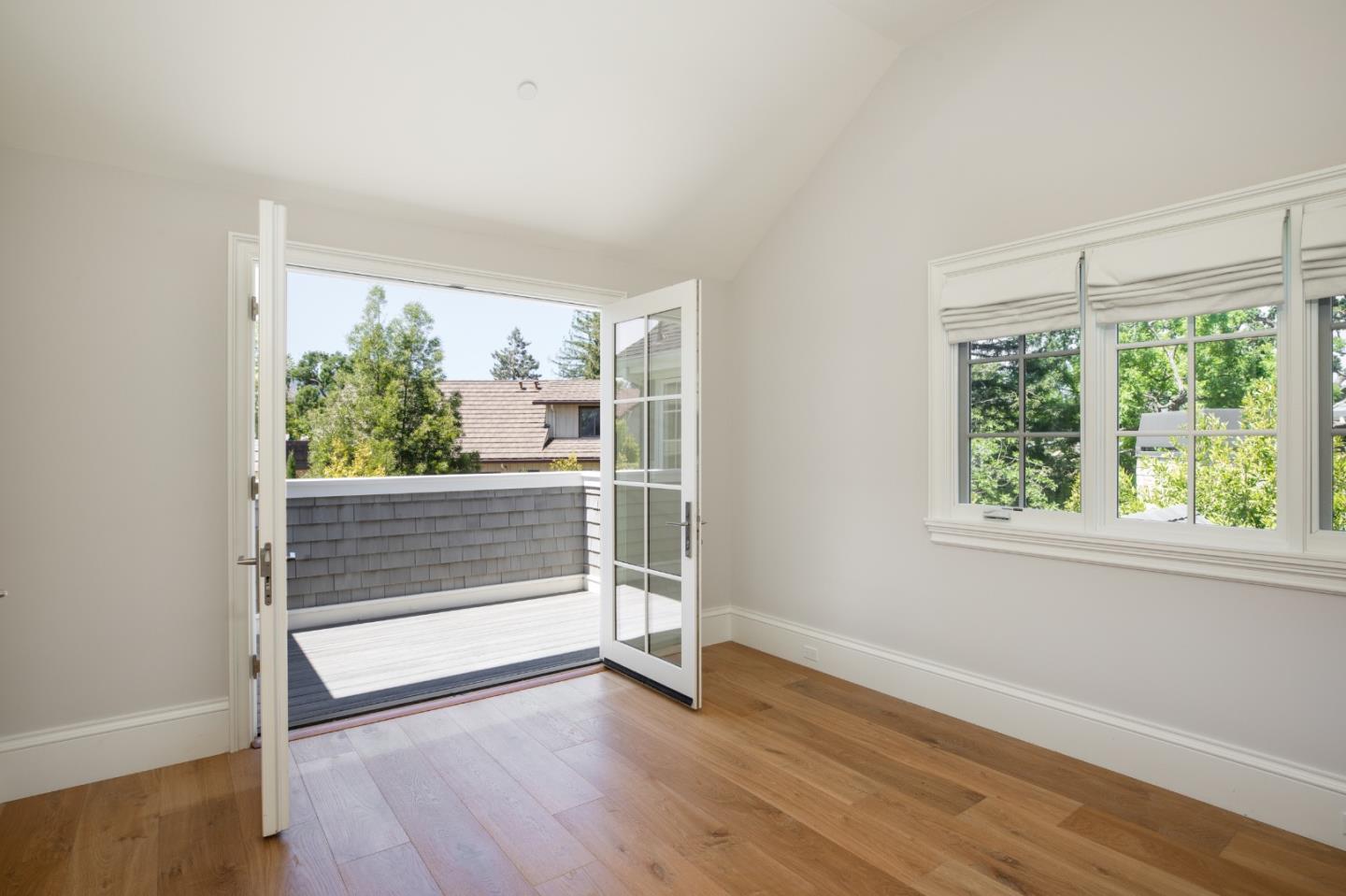 Detail Gallery Image 11 of 19 For 7 Ariana Ln, Redwood City,  CA 94061 - 6 Beds | 5/1 Baths