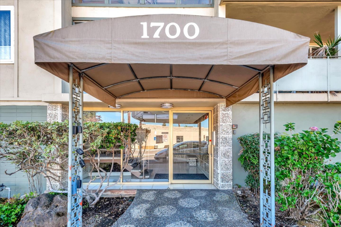 Detail Gallery Image 2 of 25 For 1700 San Carlos Ave #206,  San Carlos,  CA 94070 - 1 Beds | 1 Baths