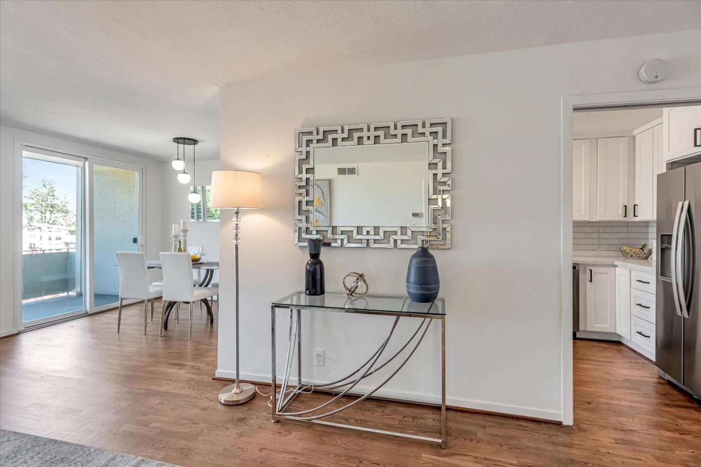 Detail Gallery Image 6 of 25 For 1700 San Carlos Ave #206,  San Carlos,  CA 94070 - 1 Beds | 1 Baths