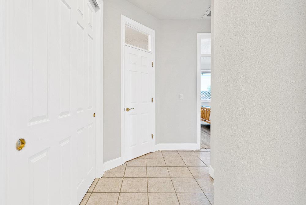 Detail Gallery Image 11 of 86 For 1299 Perrien Ct, Hollister,  CA 95023 - 3 Beds | 3/1 Baths