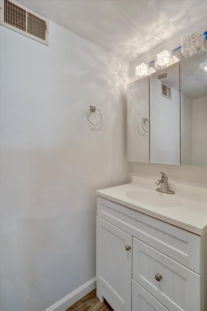 Detail Gallery Image 8 of 42 For 2230 Wexford Ave, South San Francisco,  CA 94080 - 4 Beds | 2/1 Baths