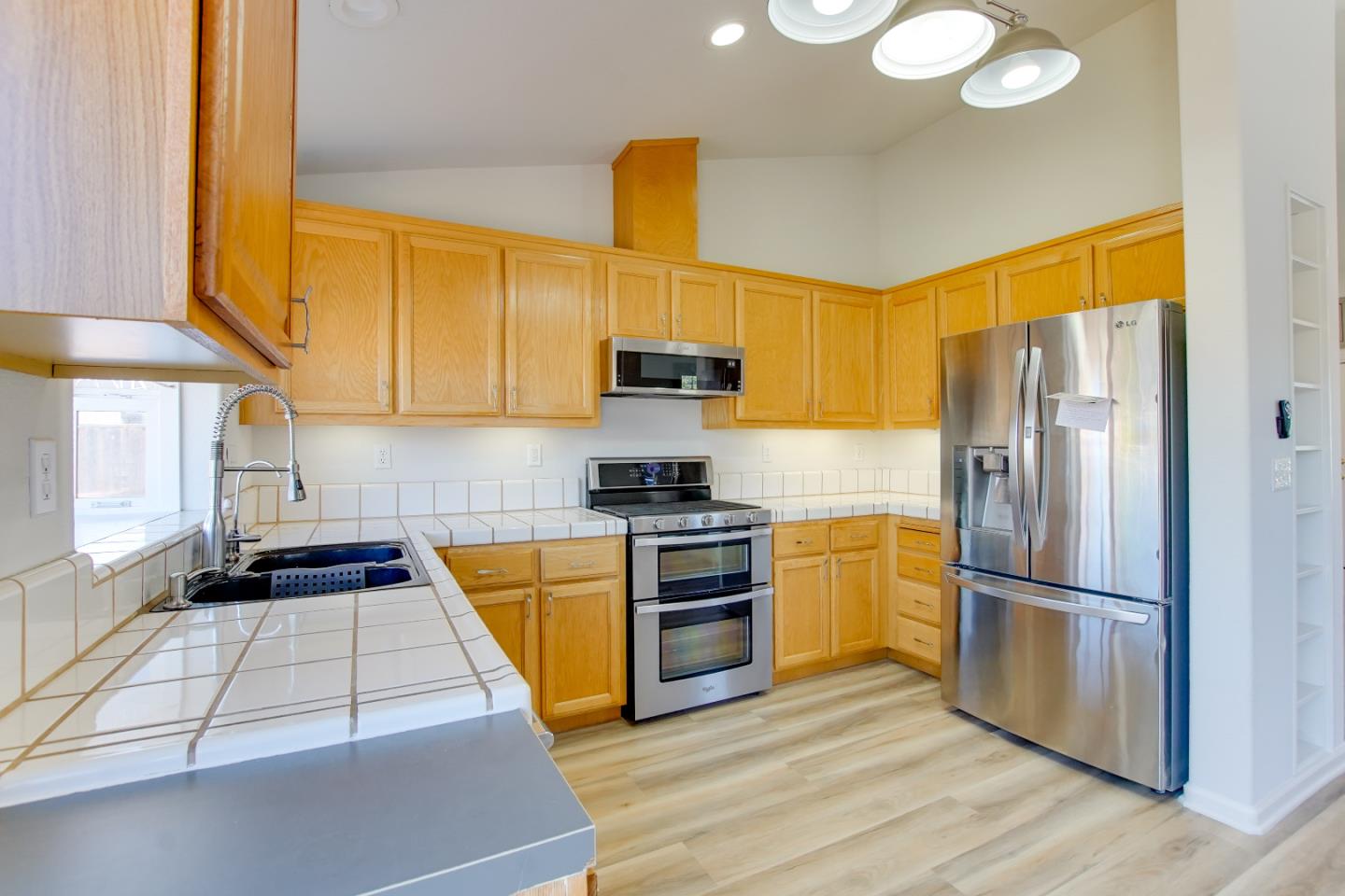 Detail Gallery Image 9 of 42 For 1220 Kimberly Ct, Hollister,  CA 95023 - 3 Beds | 2 Baths