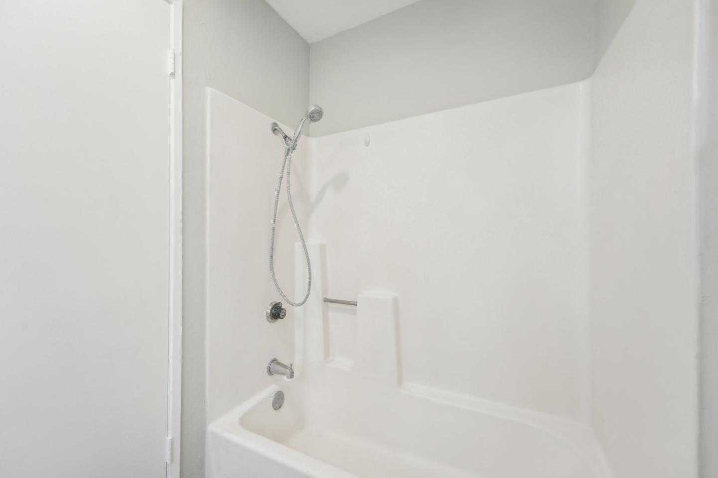 Detail Gallery Image 13 of 18 For 288 Stonegate Cir, San Jose,  CA 95110 - 1 Beds | 1 Baths