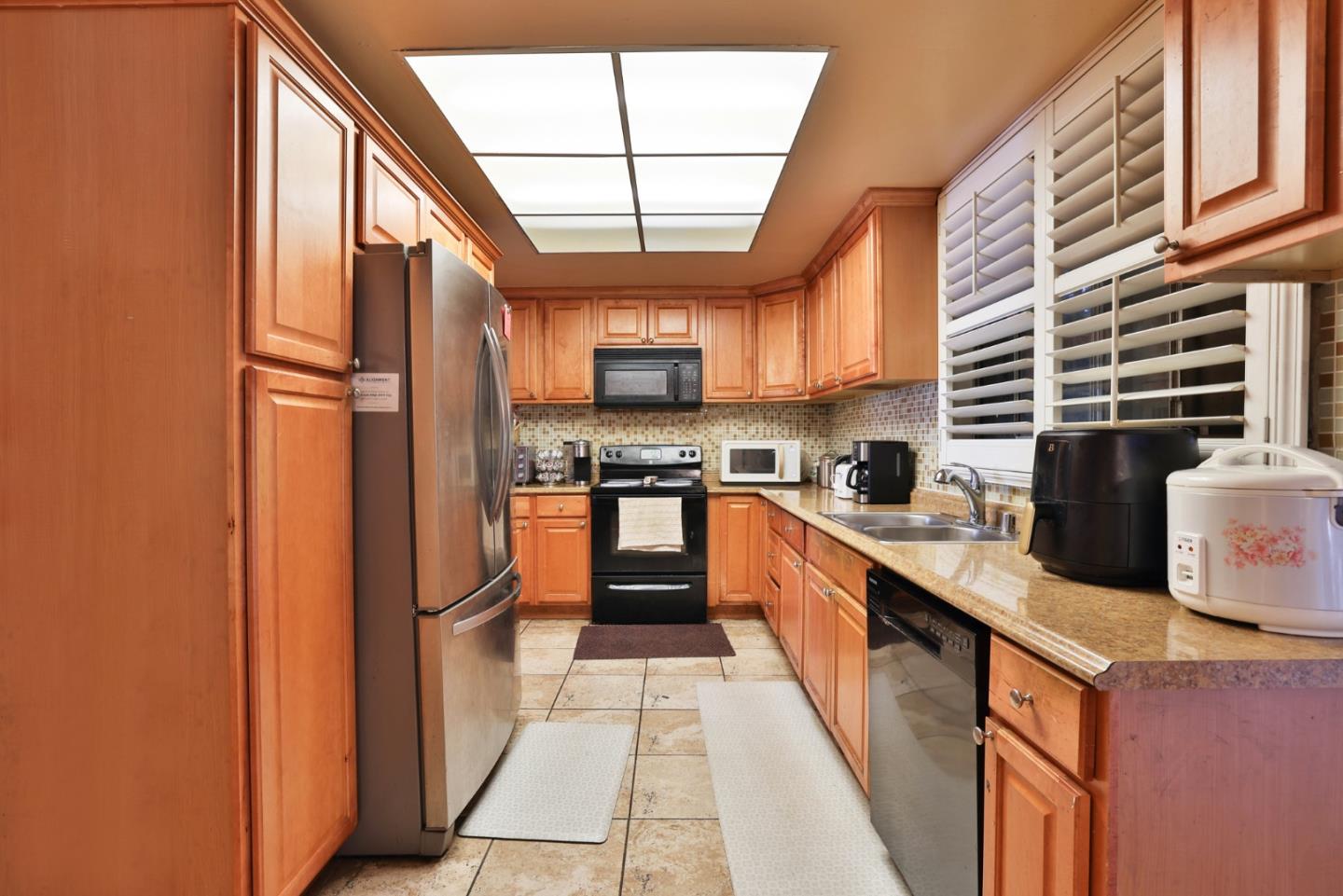 Detail Gallery Image 6 of 29 For 1196 Sunny Ct, San Jose,  CA 95116 - 4 Beds | 2/1 Baths