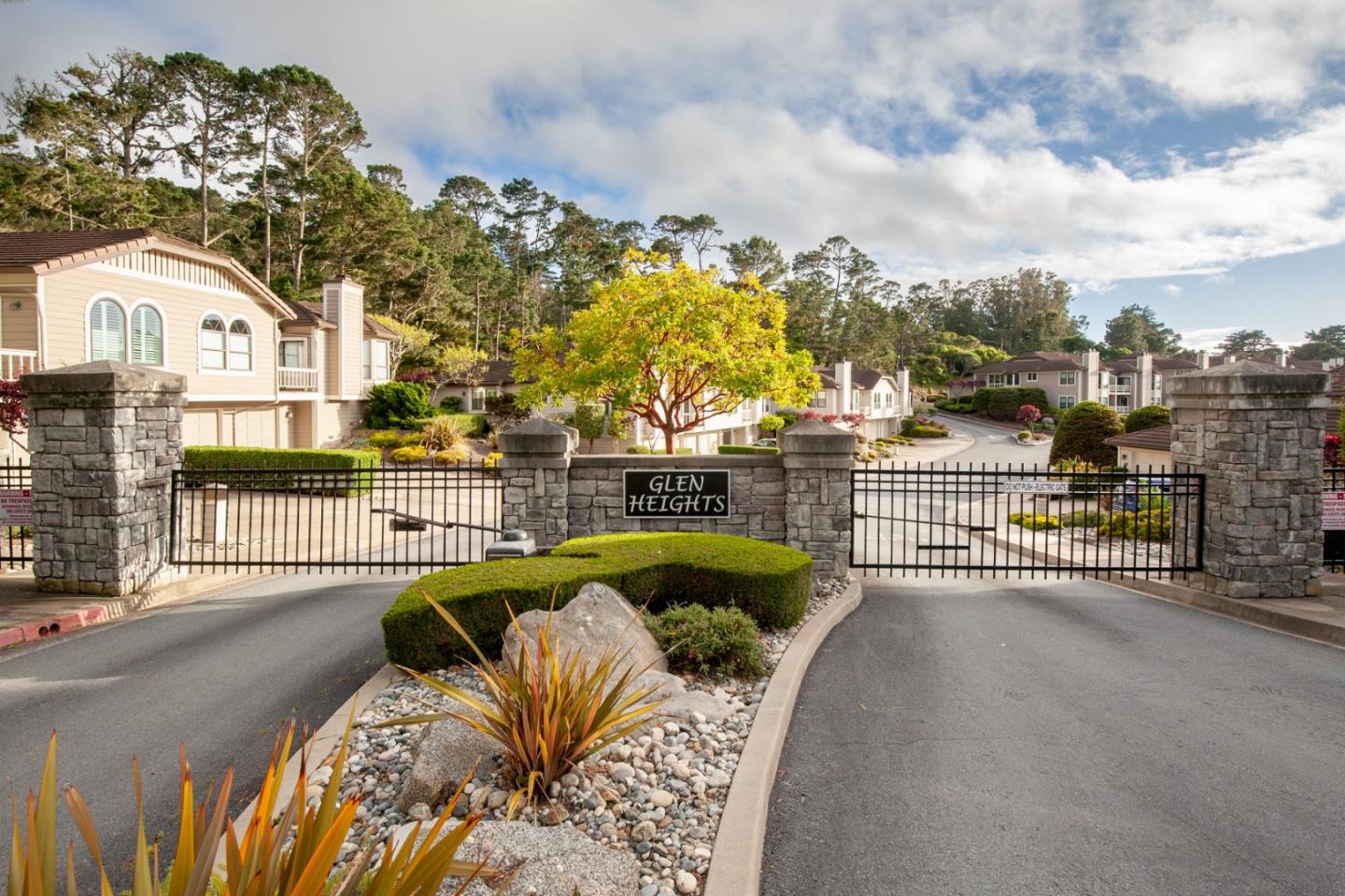 Detail Gallery Image 1 of 1 For 2900 Ransford Ave, Pacific Grove,  CA 93950 - 3 Beds | 3 Baths