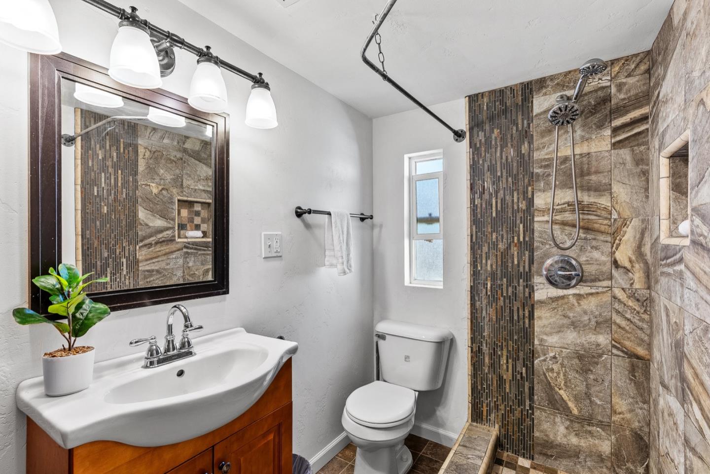 Detail Gallery Image 16 of 29 For 7509 Langley Canyon Rd, Salinas,  CA 93907 - 4 Beds | 2/1 Baths