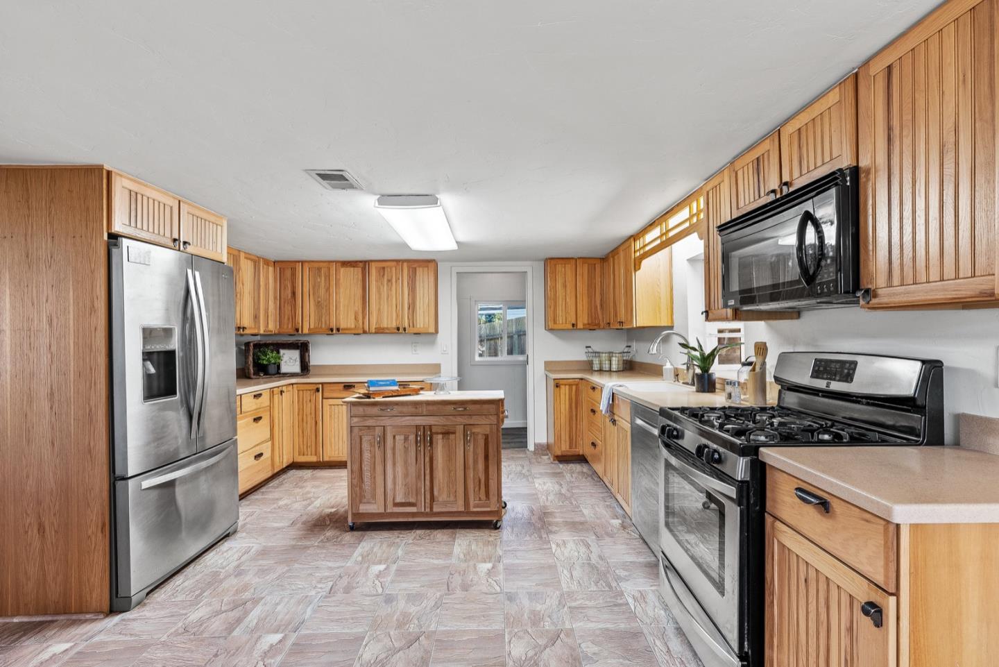 Detail Gallery Image 7 of 29 For 7509 Langley Canyon Rd, Salinas,  CA 93907 - 4 Beds | 2/1 Baths