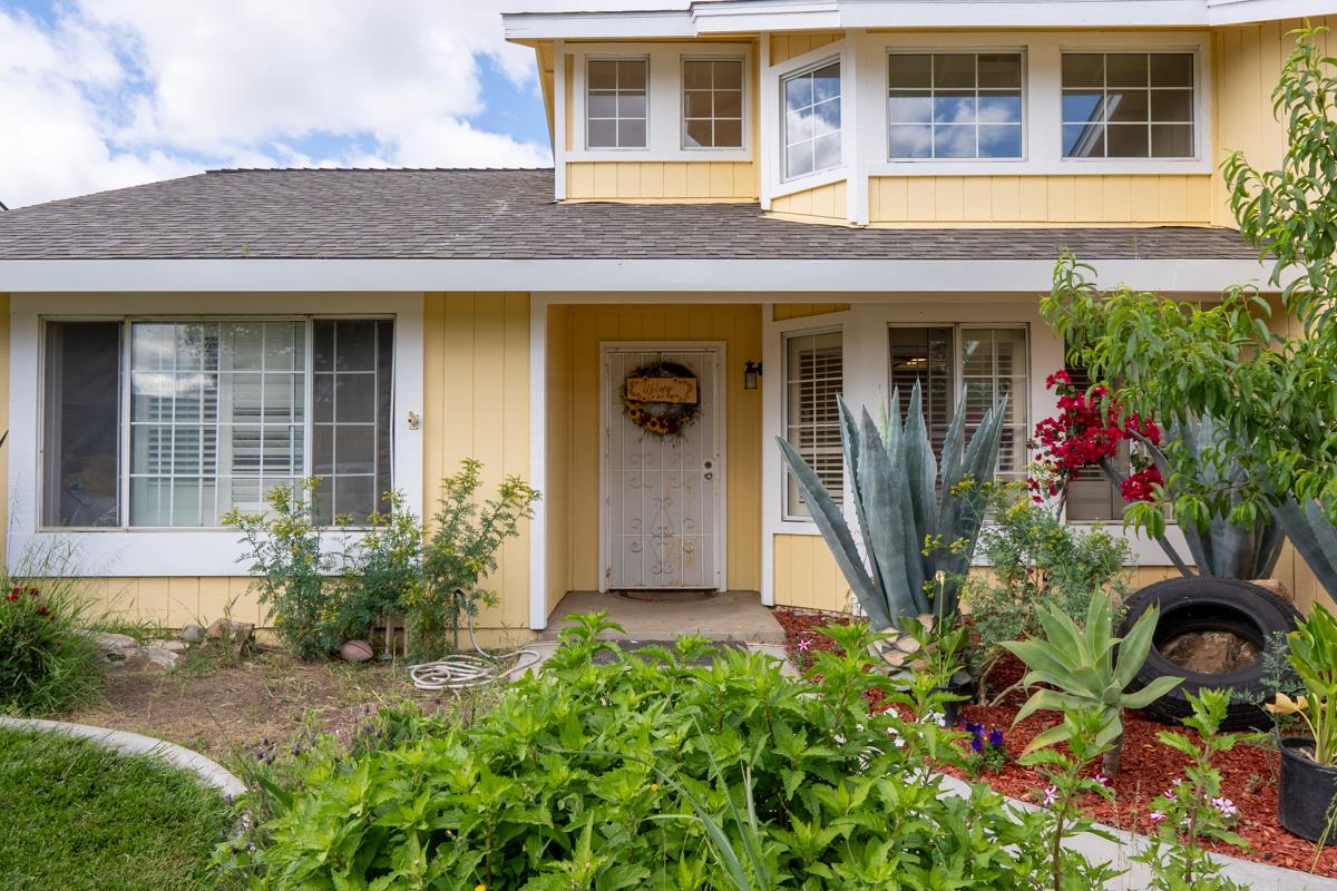 Detail Gallery Image 3 of 12 For 2129 Blue Ridge Ave, Los Banos,  CA 93635 - 3 Beds | 2 Baths