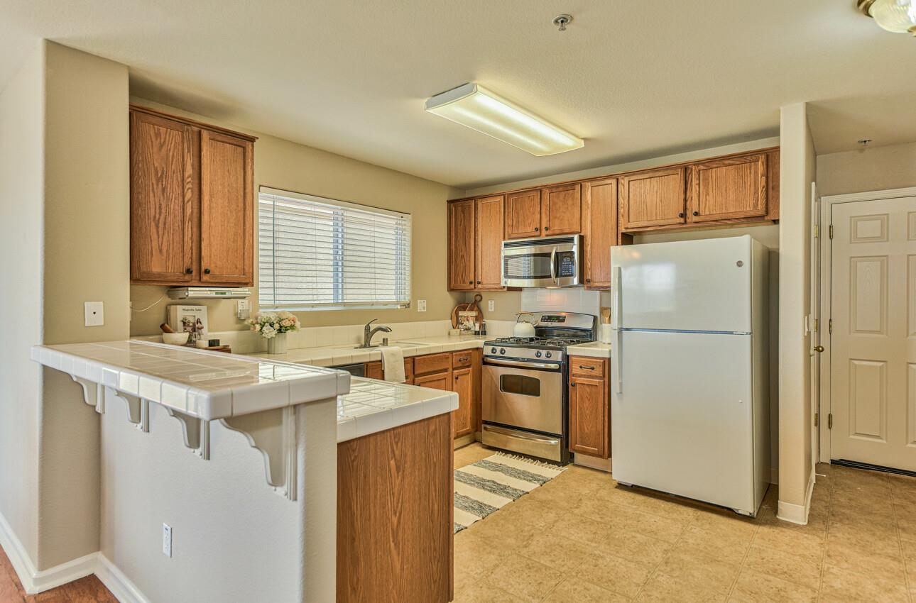 Detail Gallery Image 11 of 33 For 885 Rogge Rd, Salinas,  CA 93906 - 3 Beds | 2/1 Baths