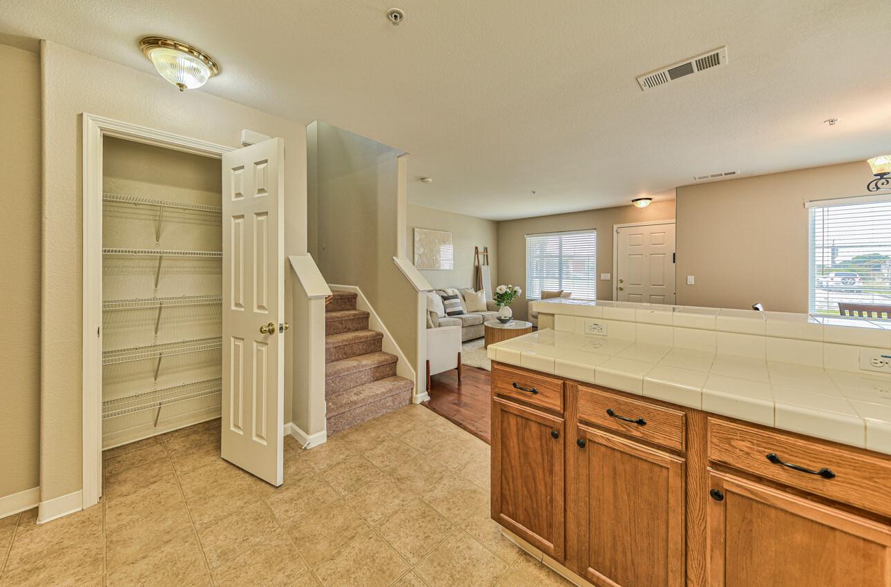 Detail Gallery Image 14 of 33 For 885 Rogge Rd, Salinas,  CA 93906 - 3 Beds | 2/1 Baths