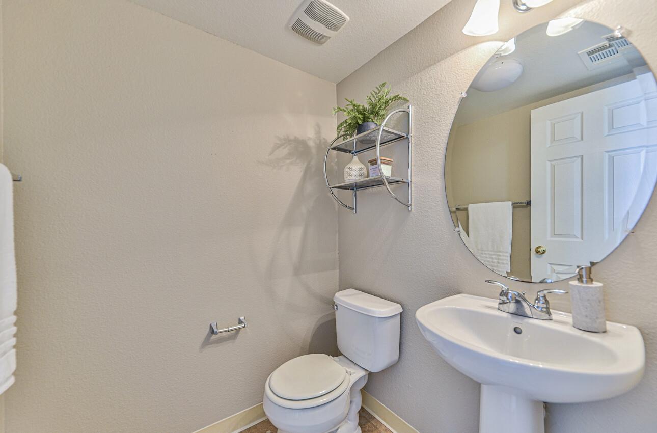 Detail Gallery Image 15 of 33 For 885 Rogge Rd, Salinas,  CA 93906 - 3 Beds | 2/1 Baths