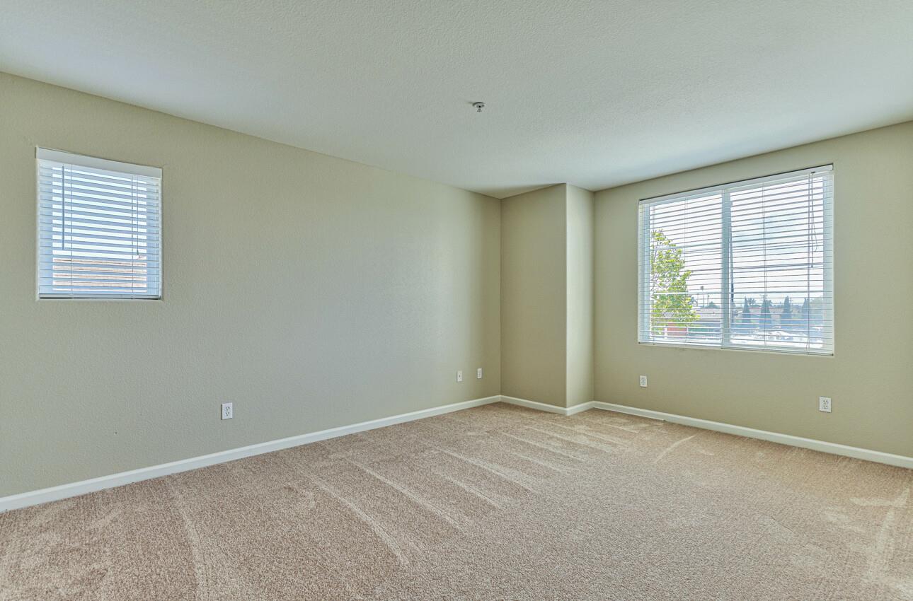 Detail Gallery Image 17 of 33 For 885 Rogge Rd, Salinas,  CA 93906 - 3 Beds | 2/1 Baths