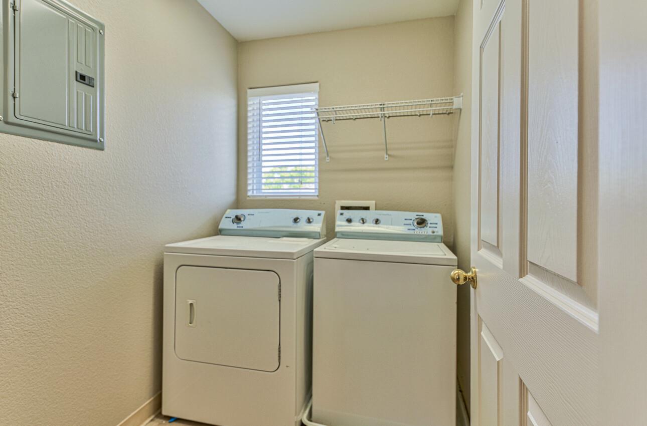 Detail Gallery Image 25 of 33 For 885 Rogge Rd, Salinas,  CA 93906 - 3 Beds | 2/1 Baths