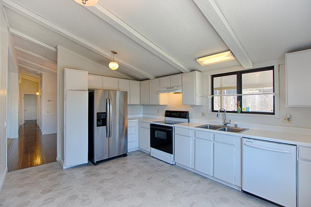 Detail Gallery Image 10 of 22 For 1 Crespi Way #1,  Watsonville,  CA 95076 - 3 Beds | 2 Baths