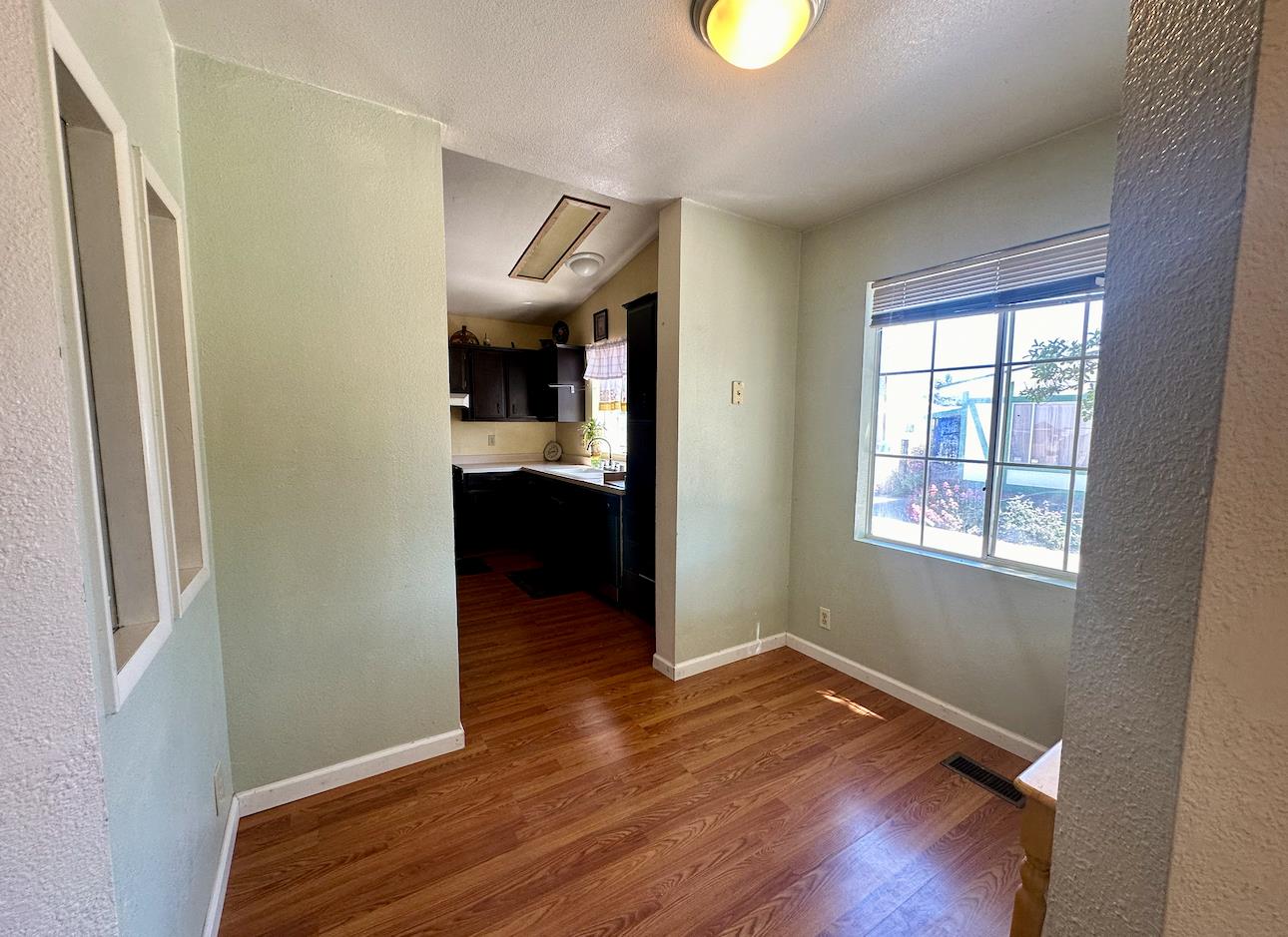 Detail Gallery Image 5 of 18 For 199 Birch Ln #199,  Hollister,  CA 95023 - 3 Beds | 2 Baths