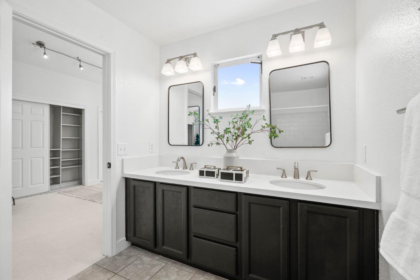 Detail Gallery Image 31 of 46 For 143 Laurel Way, Mountain View,  CA 94040 - 3 Beds | 2/1 Baths