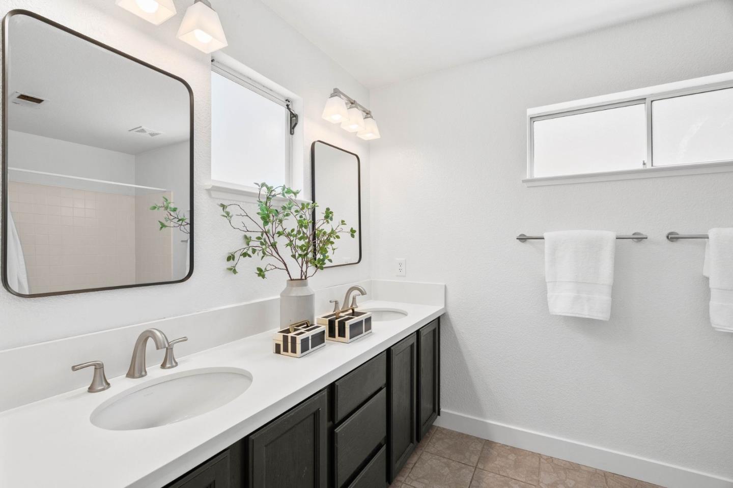 Detail Gallery Image 32 of 46 For 143 Laurel Way, Mountain View,  CA 94040 - 3 Beds | 2/1 Baths
