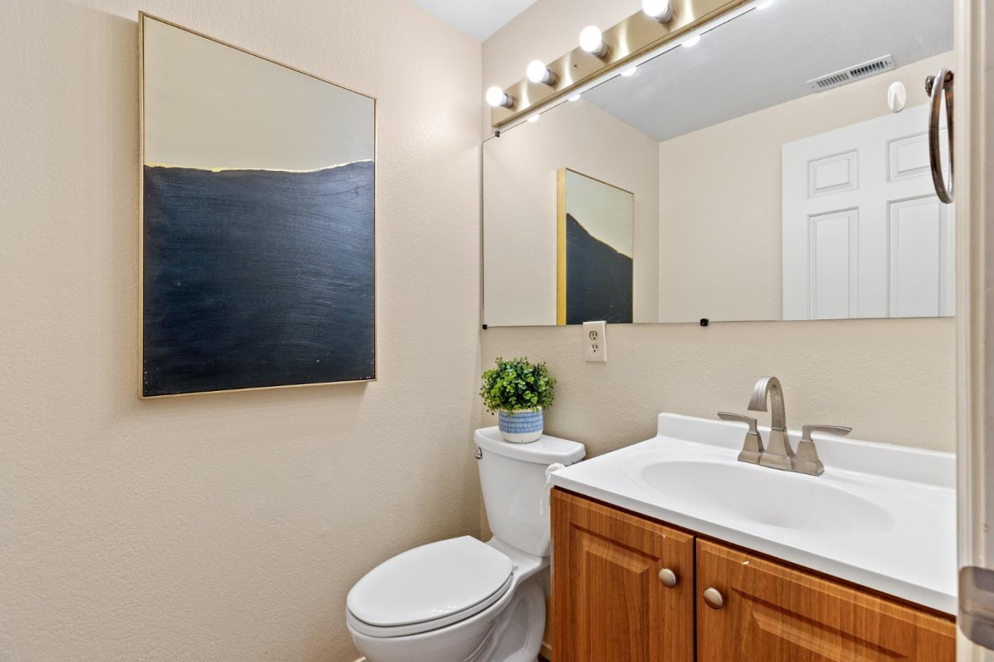 Detail Gallery Image 8 of 23 For 2225 Fazeli Ct, Campbell,  CA 95008 - 3 Beds | 2/1 Baths