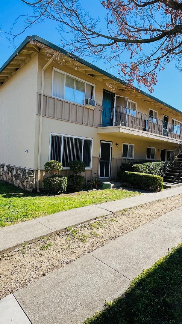 Detail Gallery Image 1 of 1 For 7170 Bark Ln #1,  San Jose,  CA 95129 - 2 Beds | 1 Baths