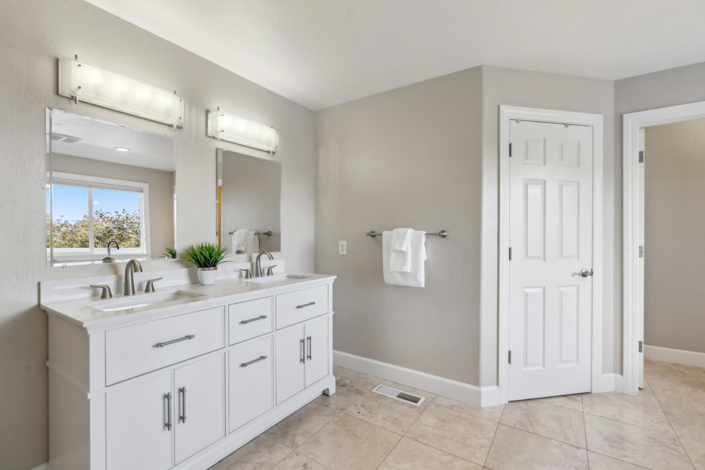 Detail Gallery Image 13 of 79 For 251 Starlight Ter, Santa Cruz,  CA 95065 - 3 Beds | 2 Baths