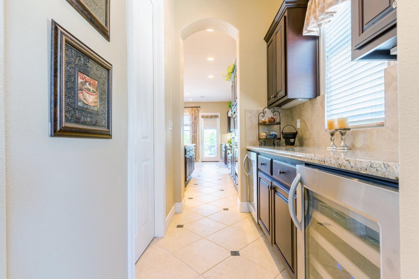 Detail Gallery Image 12 of 62 For 908 Mingoia St, Pleasanton,  CA 94566 - 5 Beds | 4/1 Baths