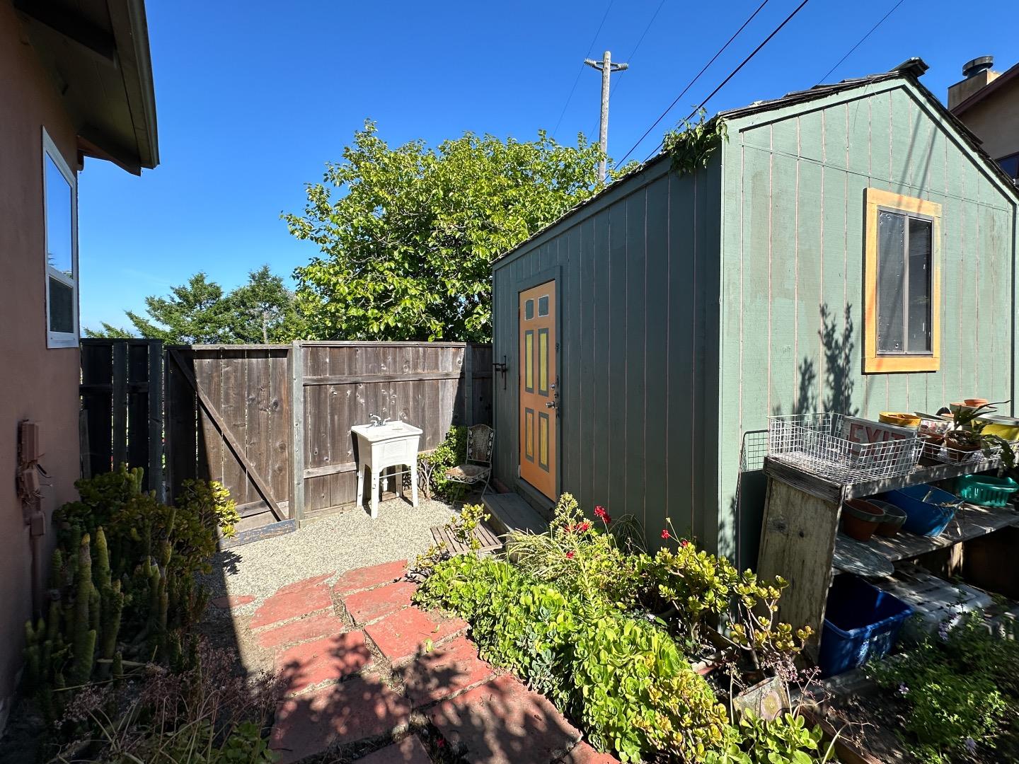 Detail Gallery Image 38 of 51 For 139 Scenic St, Santa Cruz,  CA 95060 - 3 Beds | 2/1 Baths
