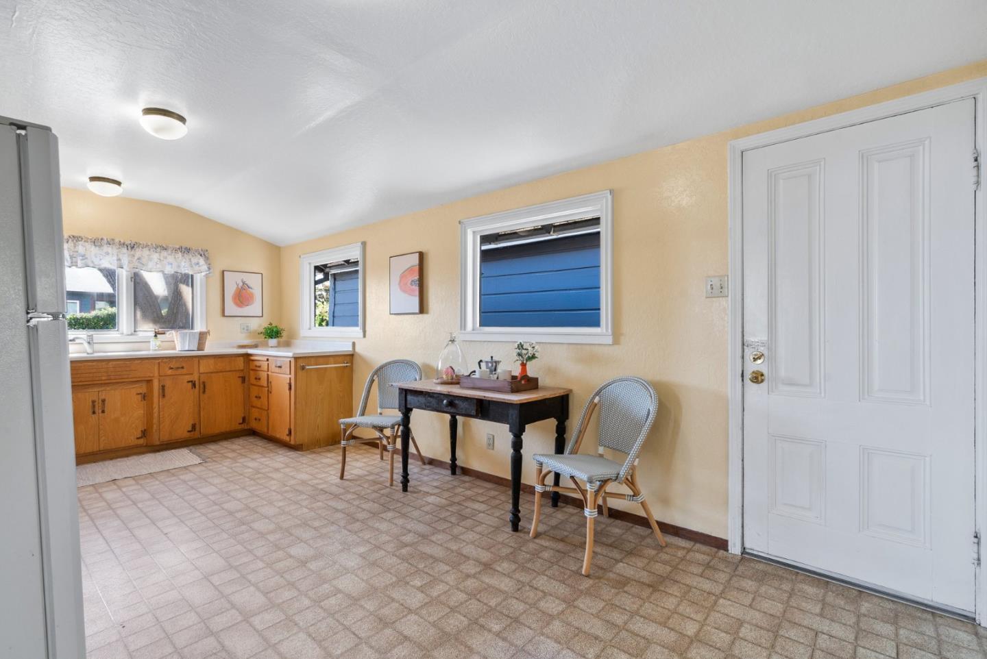 Detail Gallery Image 13 of 46 For 302 Grand Ave, Capitola,  CA 95010 - 4 Beds | 2 Baths