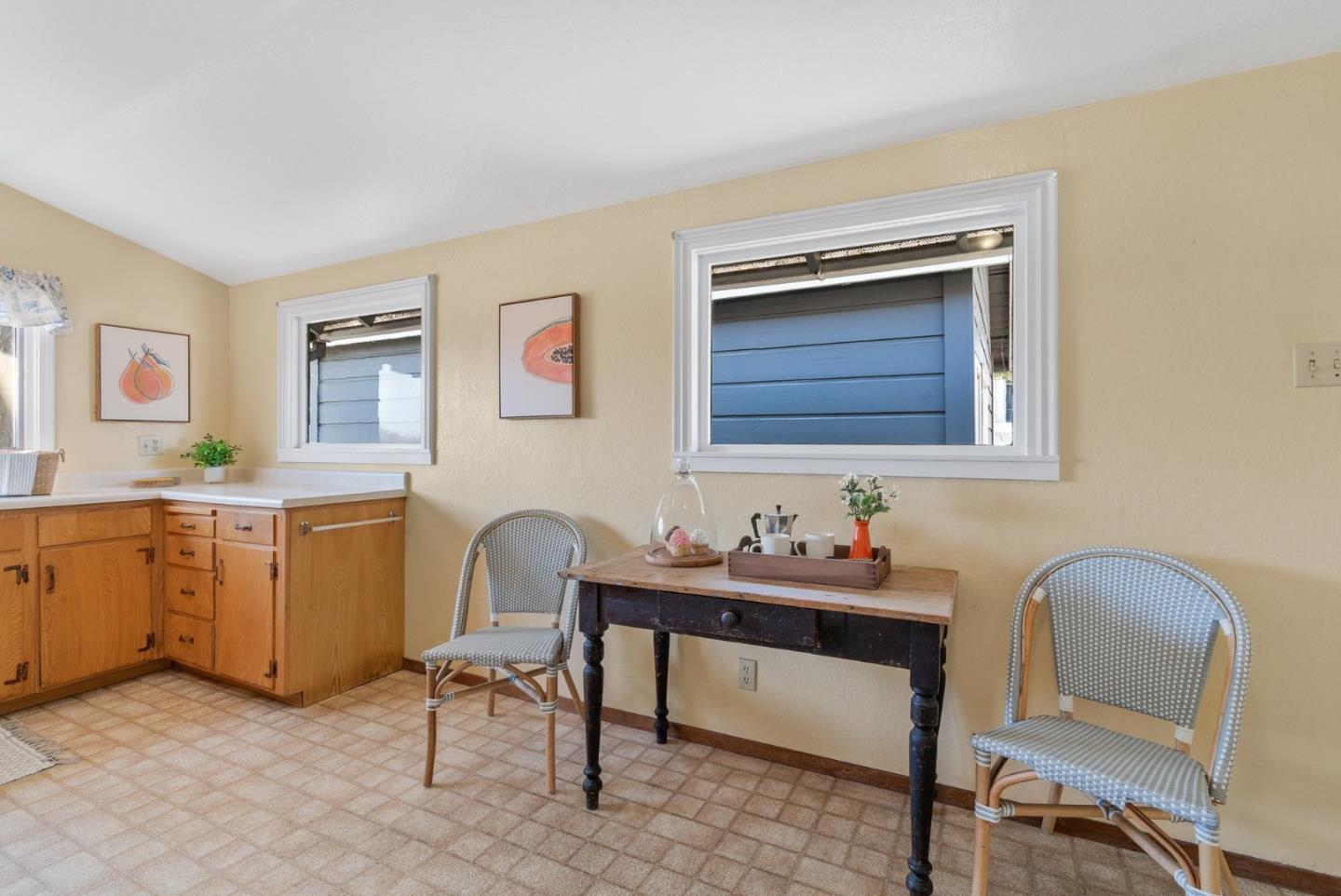 Detail Gallery Image 14 of 46 For 302 Grand Ave, Capitola,  CA 95010 - 4 Beds | 2 Baths