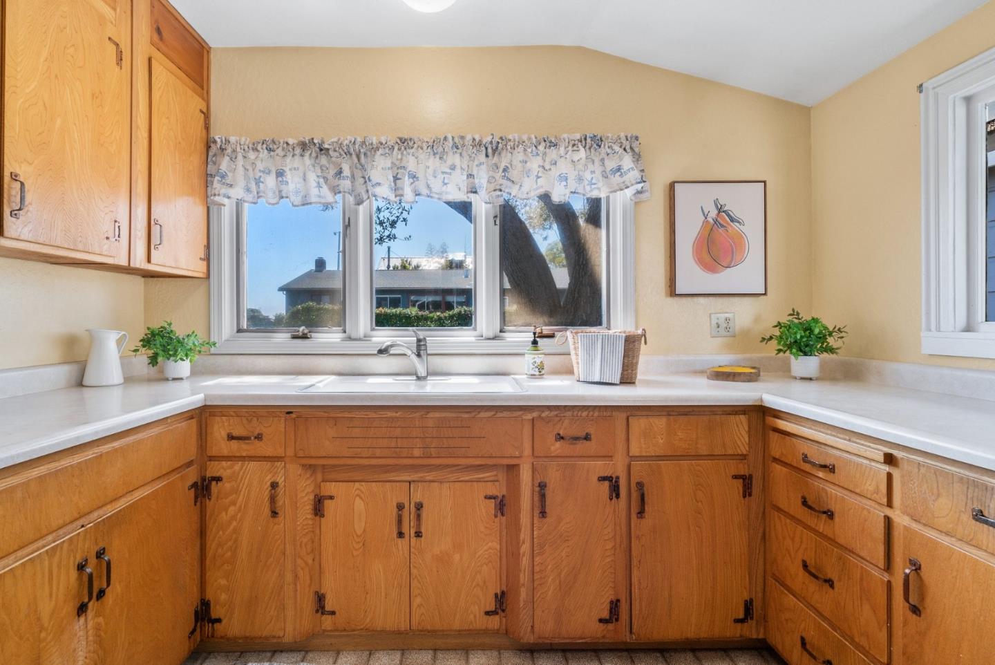 Detail Gallery Image 18 of 46 For 302 Grand Ave, Capitola,  CA 95010 - 4 Beds | 2 Baths