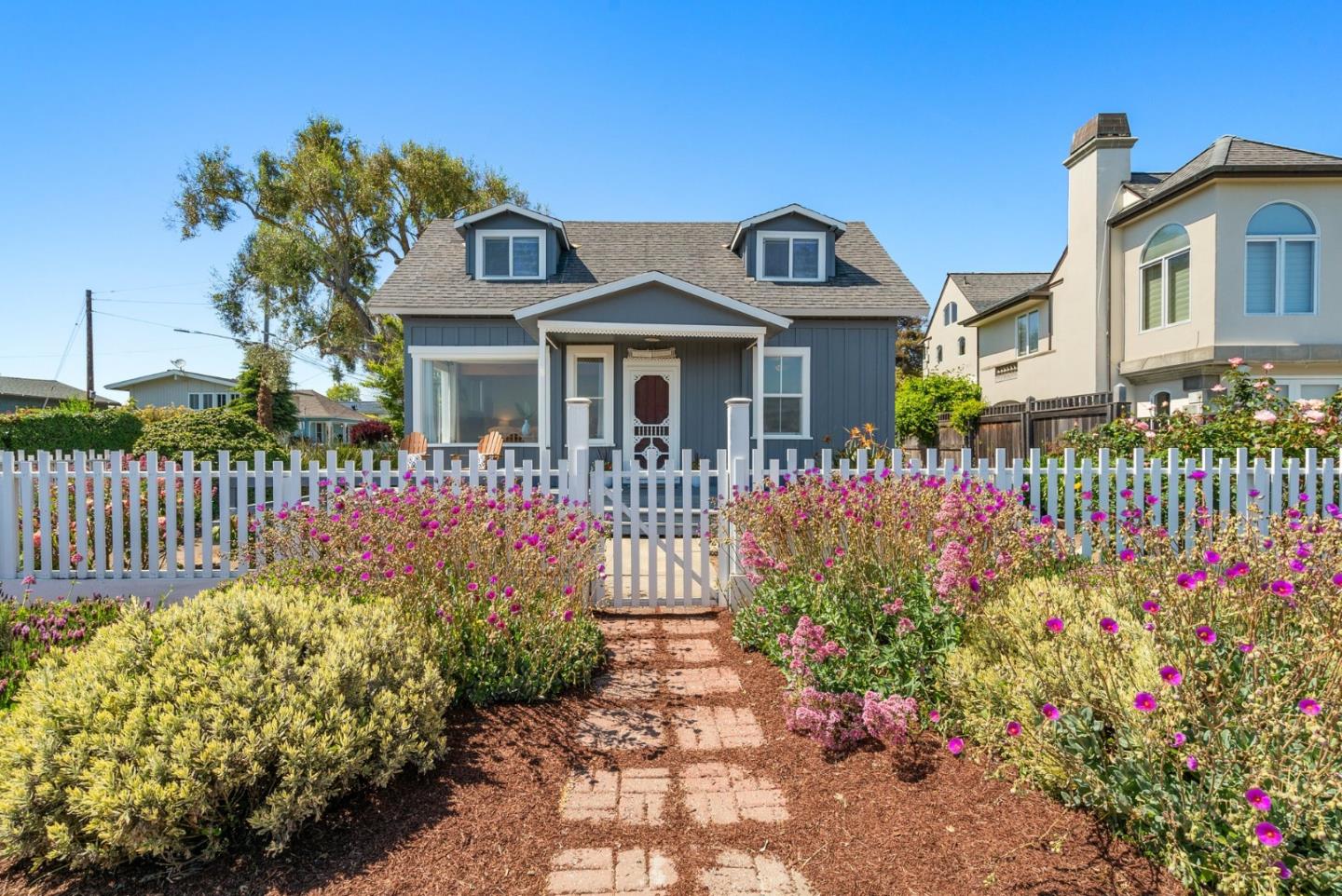 Detail Gallery Image 3 of 46 For 302 Grand Ave, Capitola,  CA 95010 - 4 Beds | 2 Baths