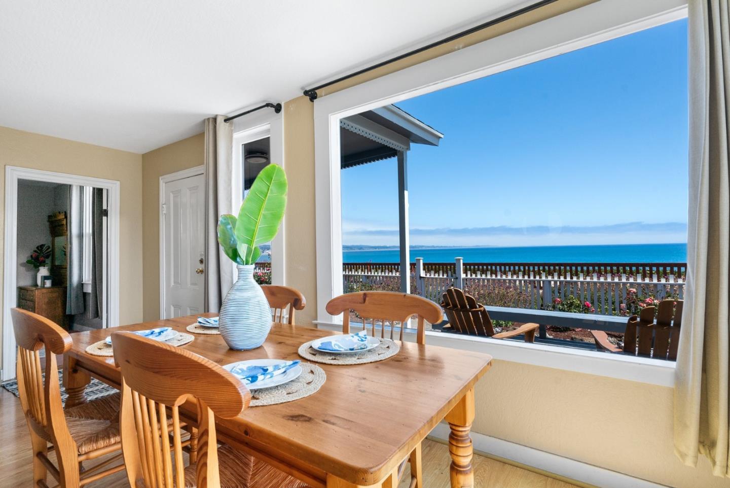 Detail Gallery Image 9 of 46 For 302 Grand Ave, Capitola,  CA 95010 - 4 Beds | 2 Baths