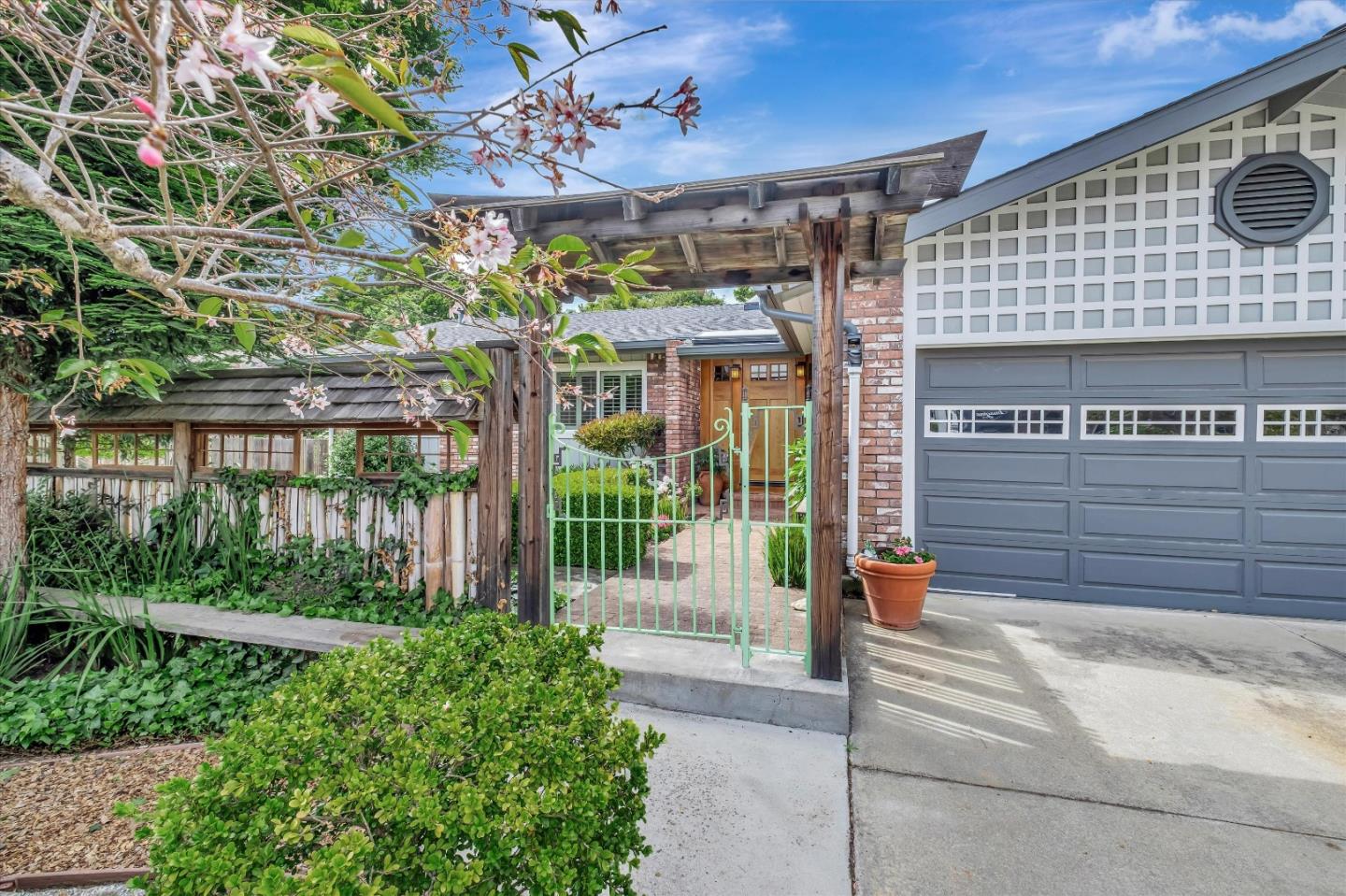 Detail Gallery Image 4 of 37 For 229 Siesta Dr, Aptos,  CA 95003 - 3 Beds | 2 Baths