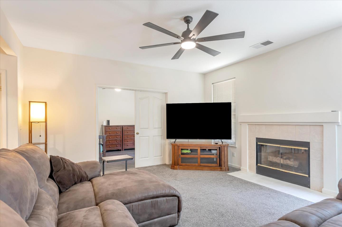 2171 Cypress St, Hollister, CA 95023 photo 6