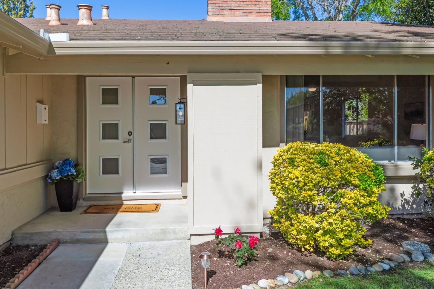 Detail Gallery Image 33 of 41 For 1543 Meadowlark Ln, Sunnyvale,  CA 94087 - 4 Beds | 2 Baths