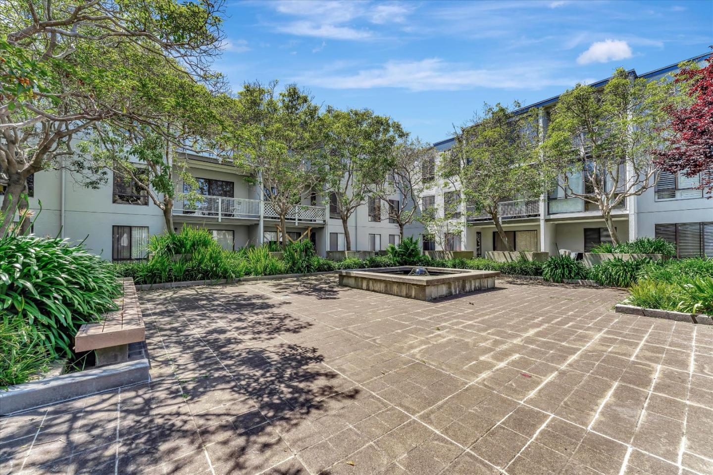 Detail Gallery Image 65 of 109 For 2 Commodore Dr #D378,  Emeryville,  CA 94608 - 2 Beds | 2 Baths