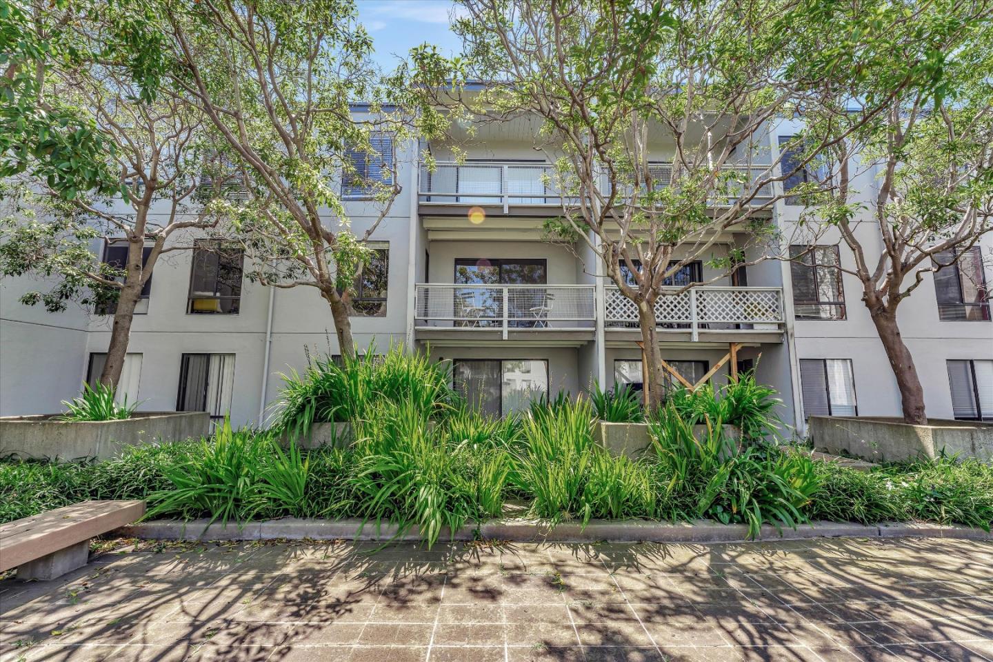 Detail Gallery Image 66 of 109 For 2 Commodore Dr #D378,  Emeryville,  CA 94608 - 2 Beds | 2 Baths