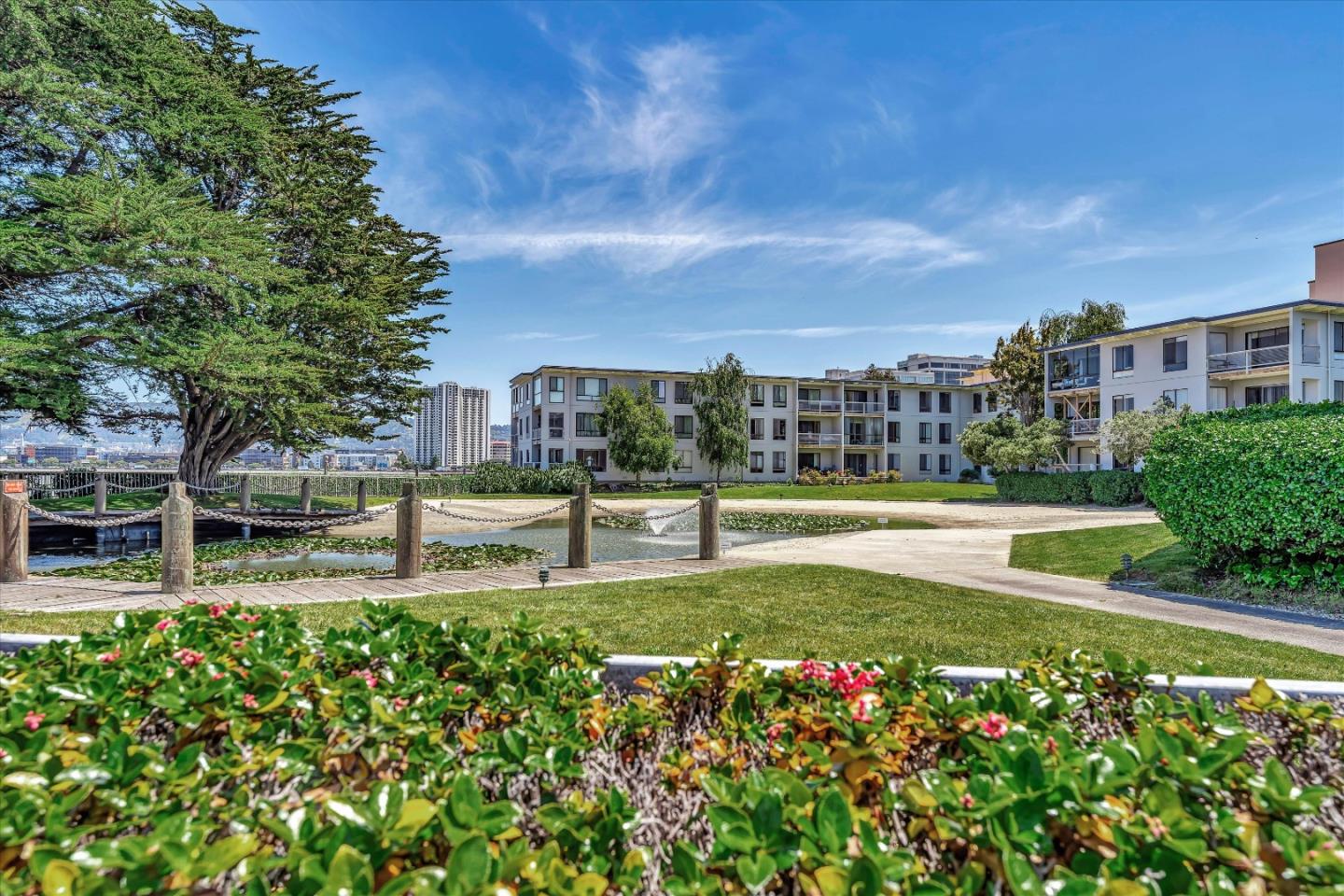 Detail Gallery Image 67 of 109 For 2 Commodore Dr #D378,  Emeryville,  CA 94608 - 2 Beds | 2 Baths