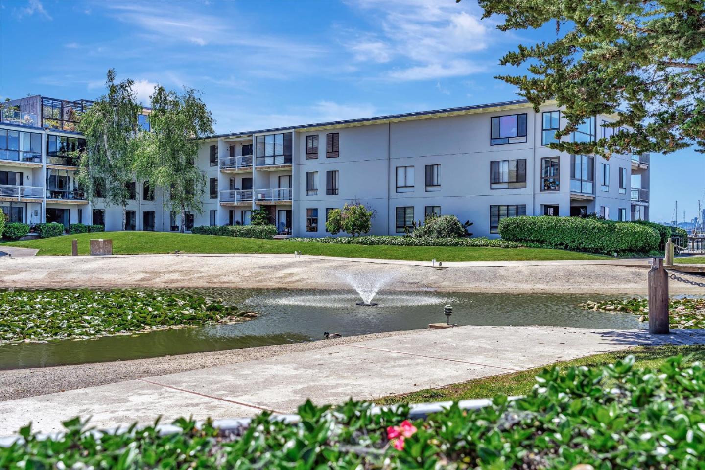 Detail Gallery Image 68 of 109 For 2 Commodore Dr #D378,  Emeryville,  CA 94608 - 2 Beds | 2 Baths