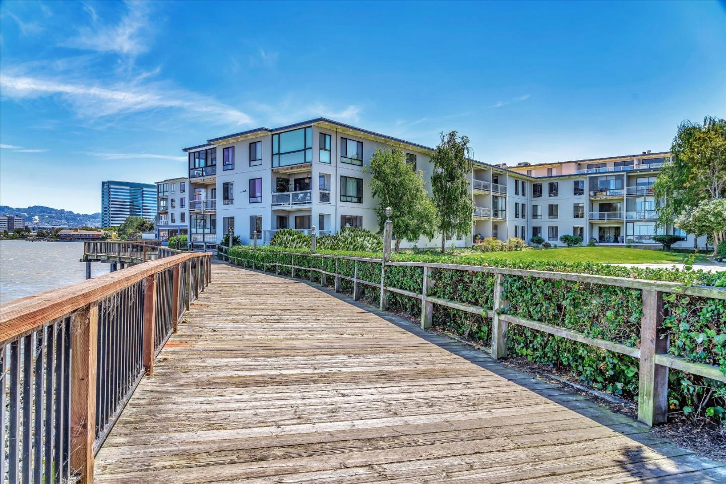 Detail Gallery Image 70 of 109 For 2 Commodore Dr #D378,  Emeryville,  CA 94608 - 2 Beds | 2 Baths