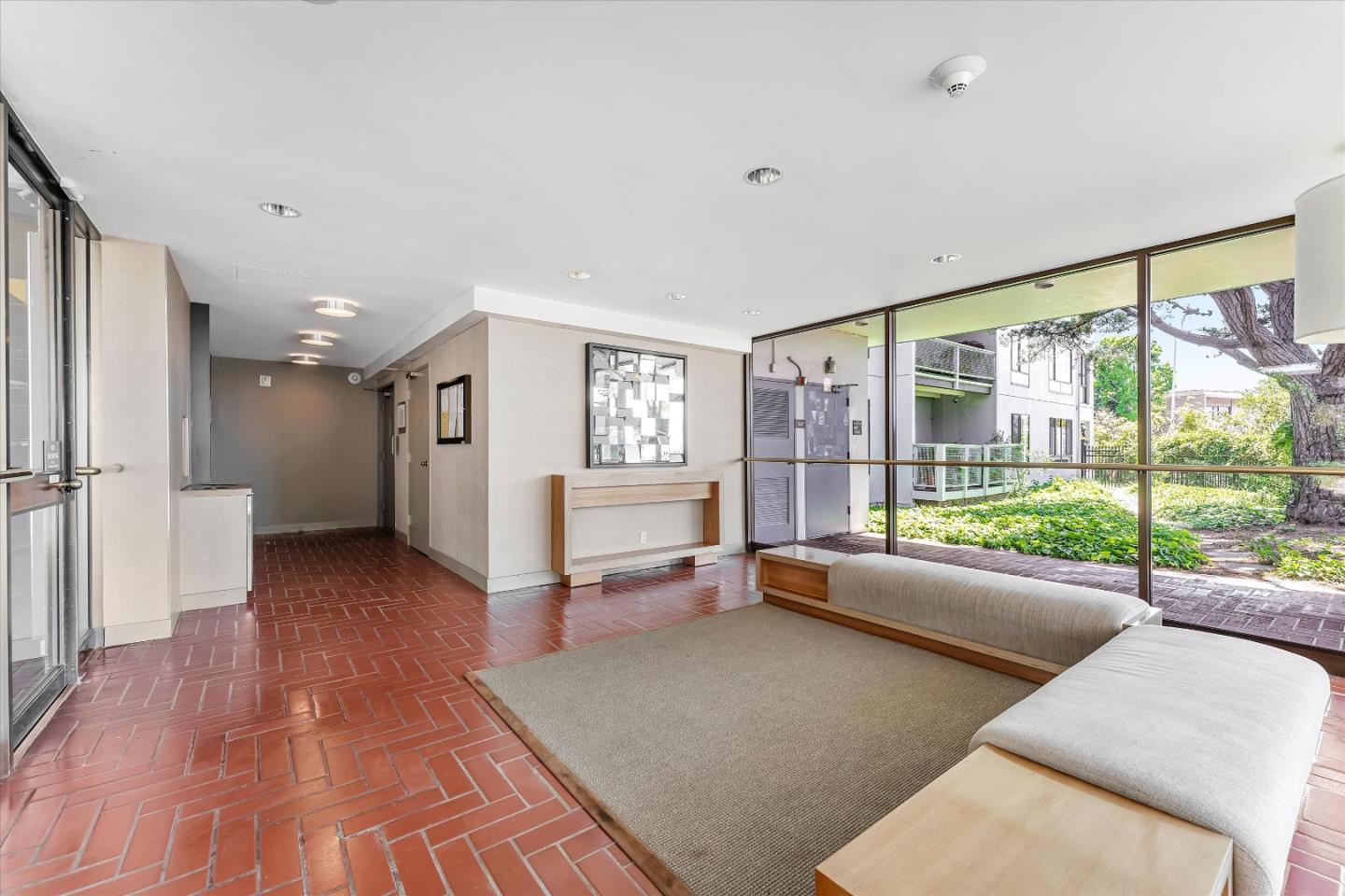 Detail Gallery Image 8 of 109 For 2 Commodore Dr #D378,  Emeryville,  CA 94608 - 2 Beds | 2 Baths