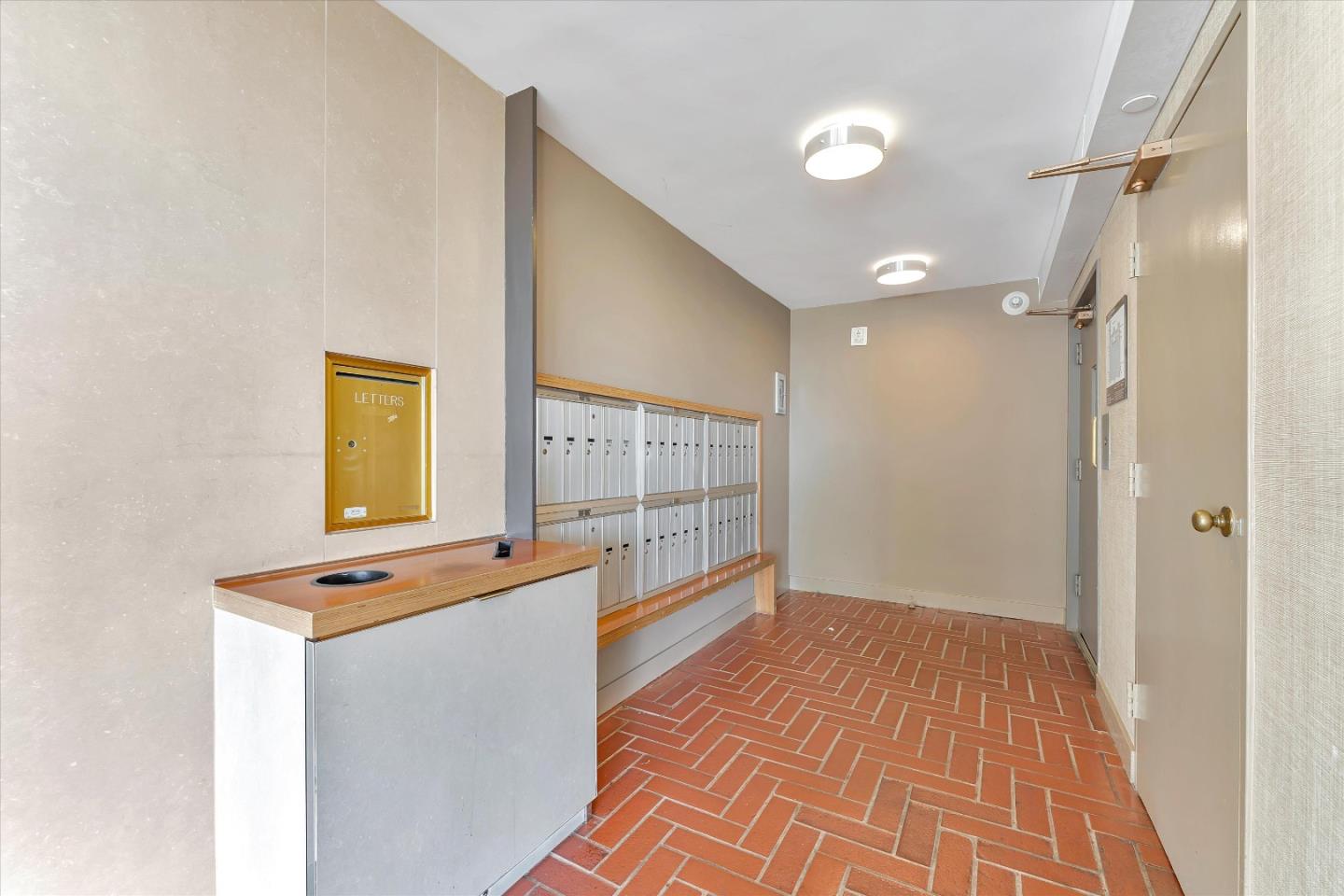 Detail Gallery Image 9 of 109 For 2 Commodore Dr #D378,  Emeryville,  CA 94608 - 2 Beds | 2 Baths