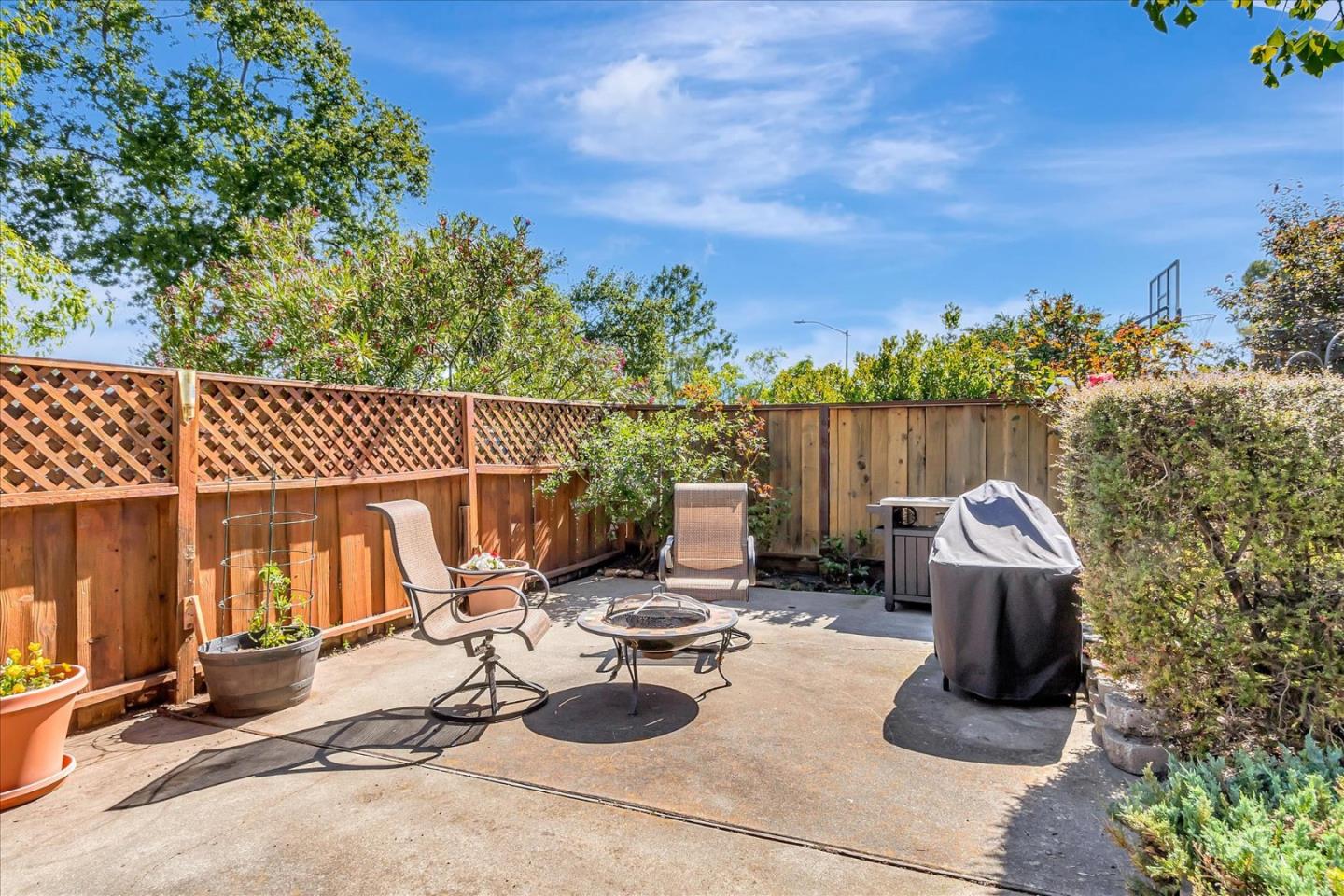 Detail Gallery Image 8 of 53 For 6140 Willowgrove Ln, Cupertino,  CA 95014 - 4 Beds | 2 Baths