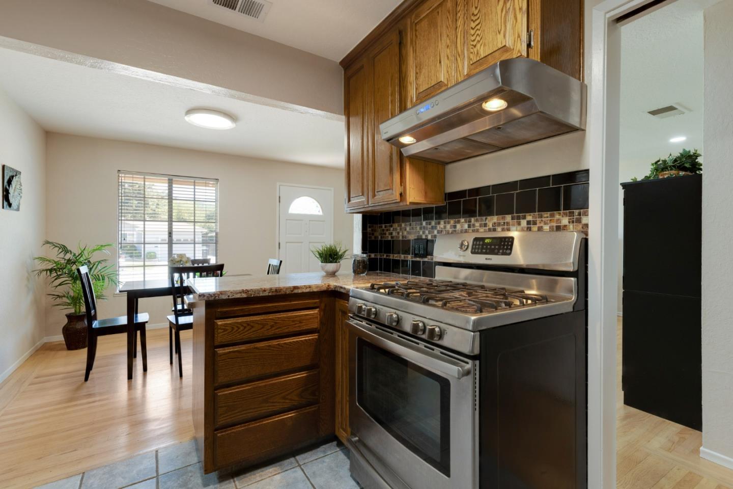 Detail Gallery Image 6 of 17 For 1142 Foley Ave, Santa Clara,  CA 95051 - 3 Beds | 2 Baths